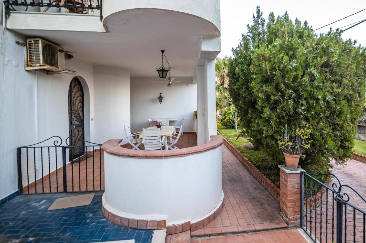 Апартаменты Courrier-House Ачи Костелло Экстерьер фото